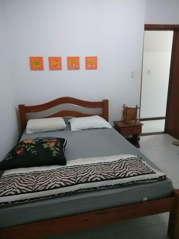 Quarto 1,cama de casal , terreo.