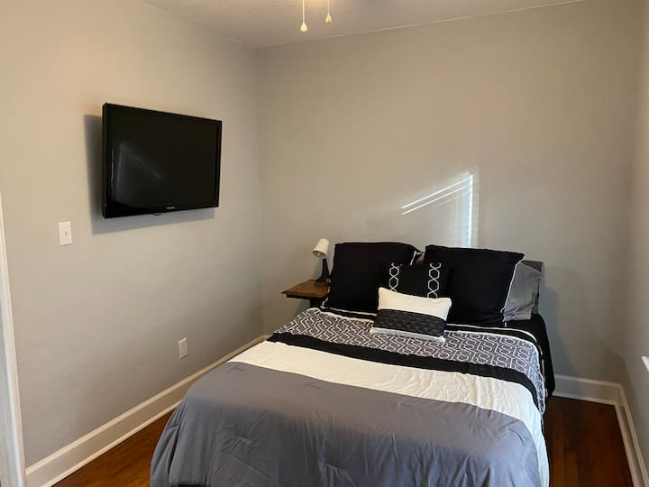 Bedroom # 3 is a Full Bed with Smart TV with wifi.
