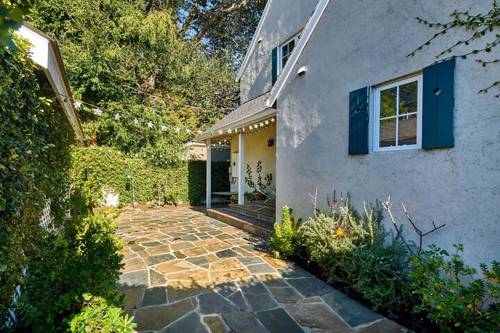 Welcome to our charming Tudor home gallery image 5