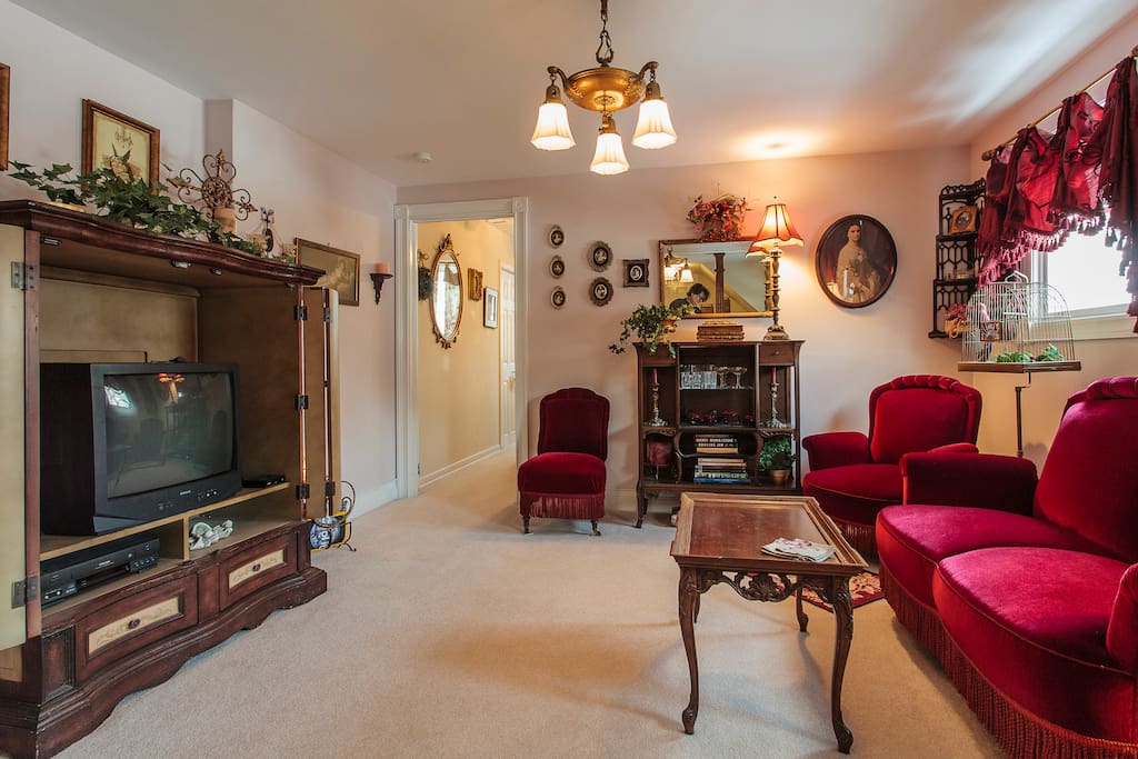 Suite B living room