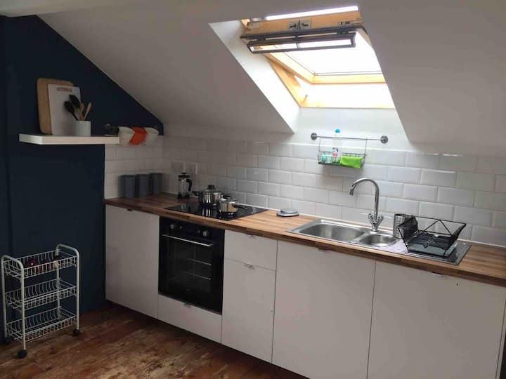 Light Attic Bedroom With Private Shower Room - Manchester