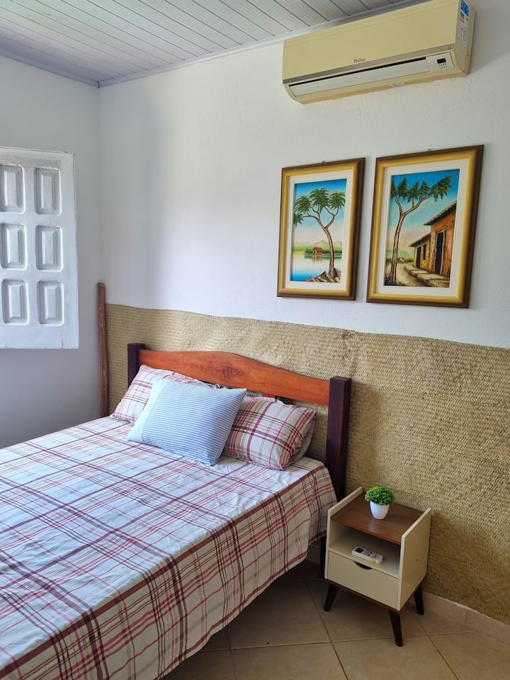 Стая 01

Двойно легло.
Разделен климатик
Прозорец към външната зона.
Дрешник. 