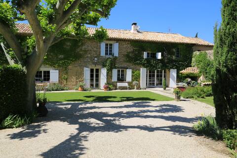 La Magnanerie - authentic Mas 4****  in Robion.