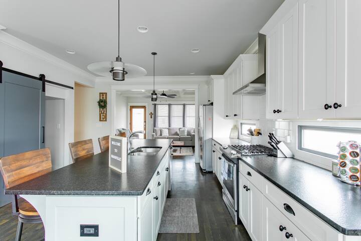 East Nashville Stunner <10mins to Broadway! gallery image 3