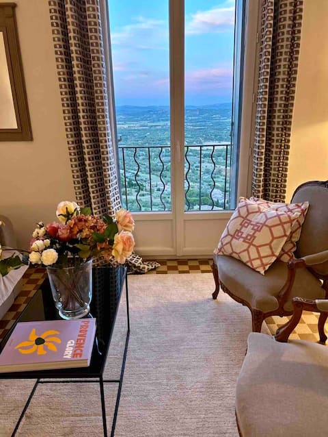 Successful Airbnb property: Idyllic Gordes with Panoramic View in Gordes