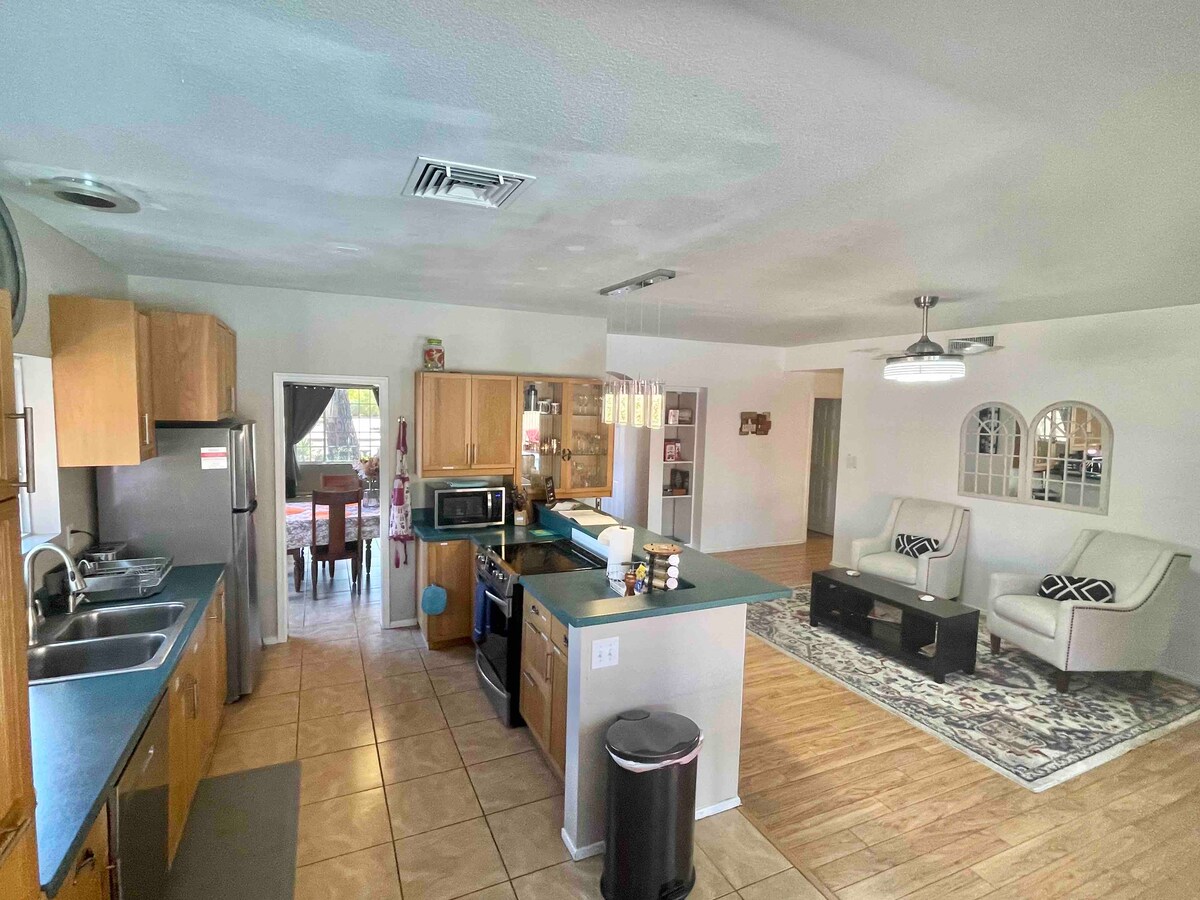 Successful Airbnb property: Oasis in the Desert Heated Pool-No Cleaning Fees in Mesa