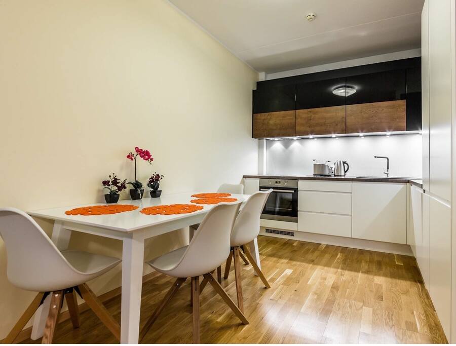 Dining area, kitchenette