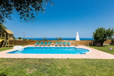 Villa w/Private Pool, Play Area, BBQ & Pool table