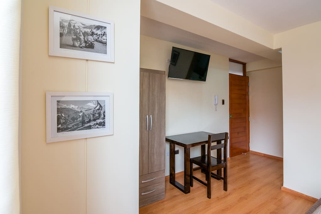 Closet, escritorio y smart TV cable de 40"