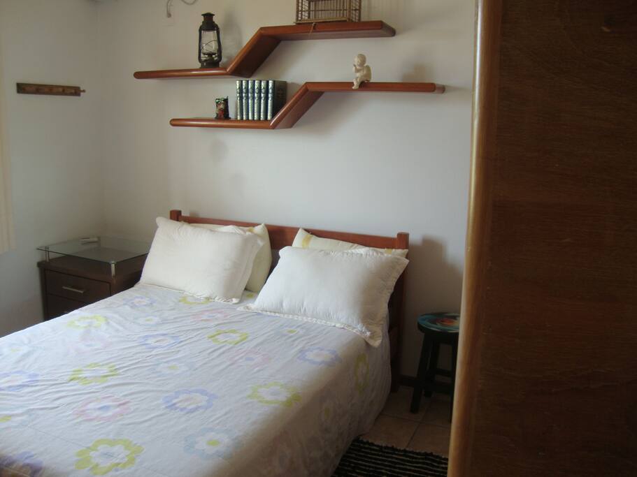 1º Quarto de casal com armário do 2º andar