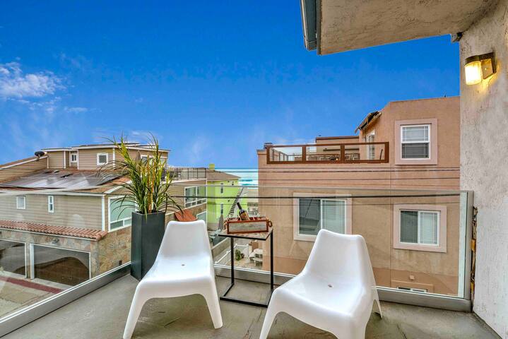 Oceanview Triple Deck w/ Huge patio Steps to Sand! gallery image 3