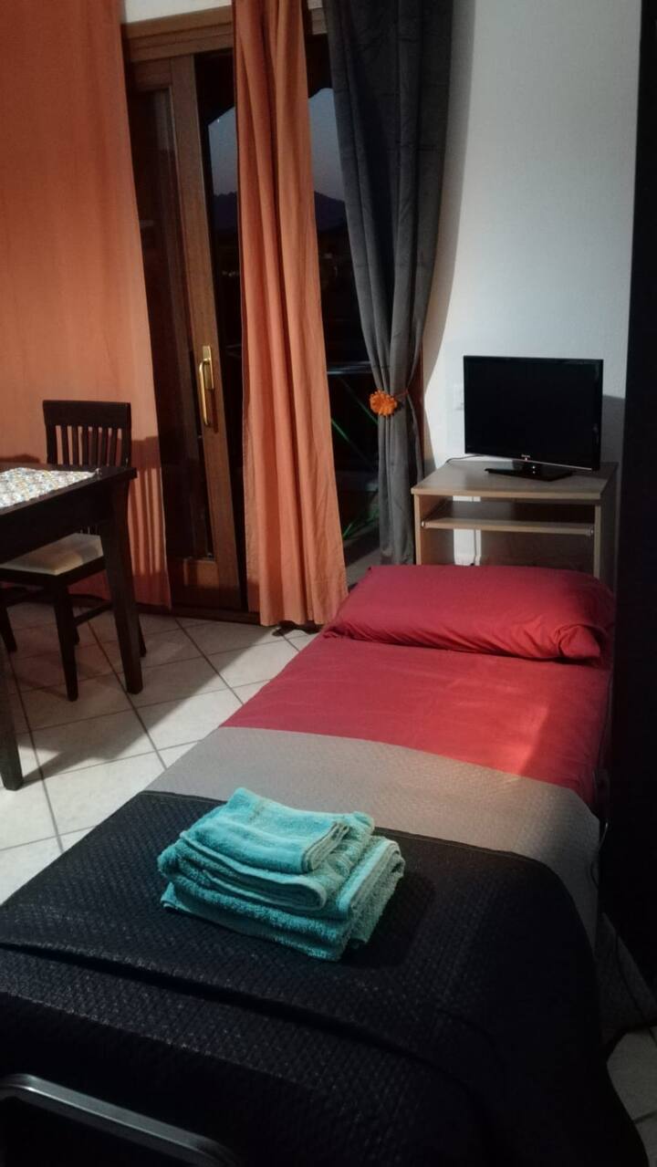 シングルベッドのリビングルーム