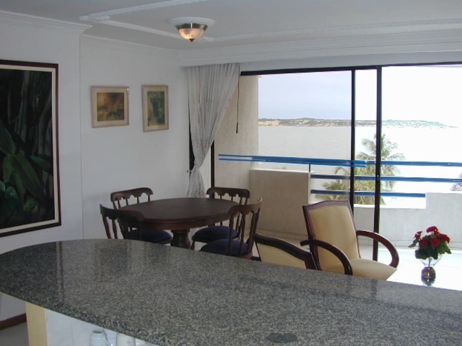 Comedor, balcon, vistas al mar