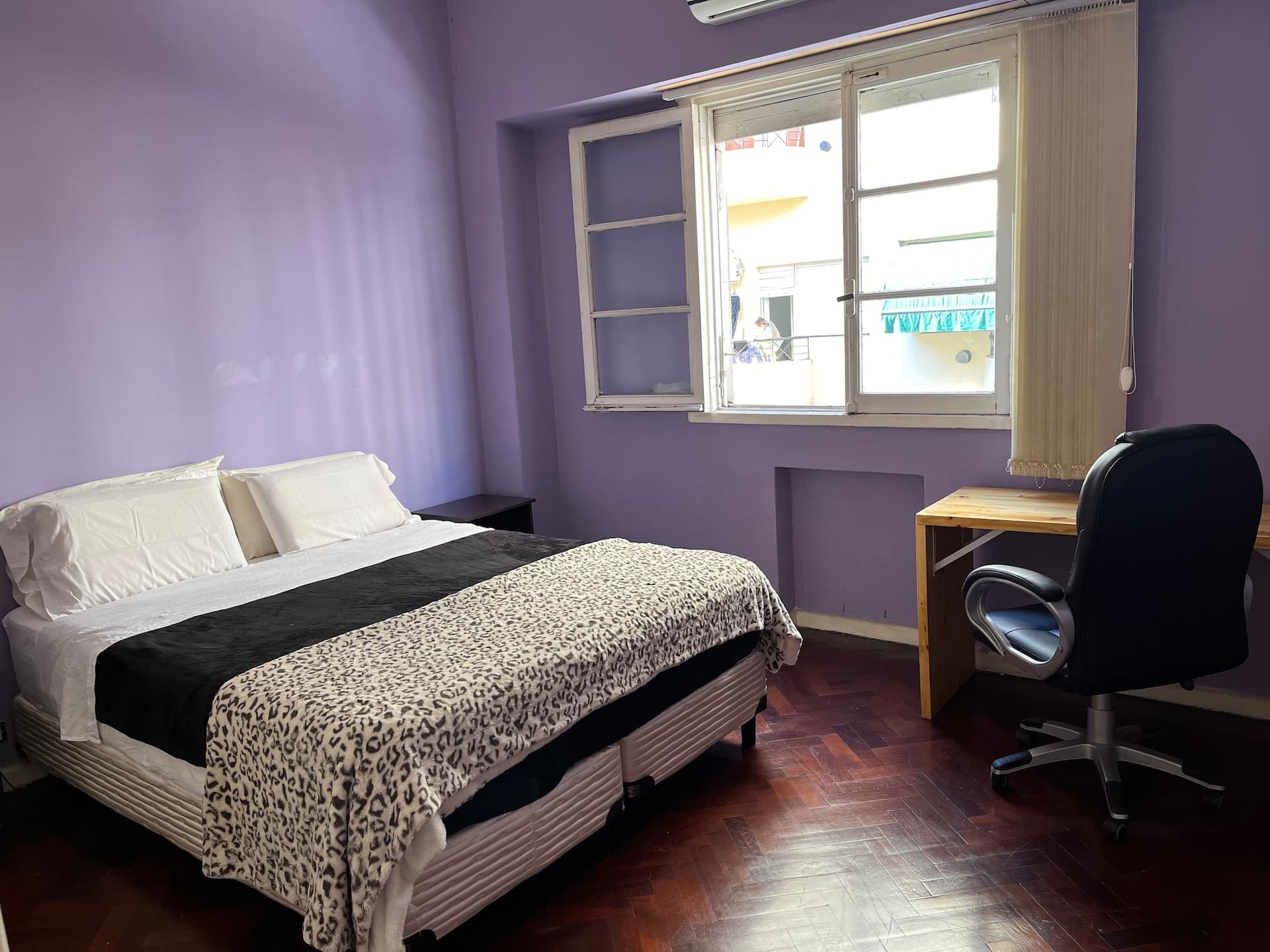 Apartment near historic sites in Monserrat