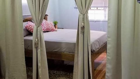 Wow! Ideally located, Studio Apt in Georgetown