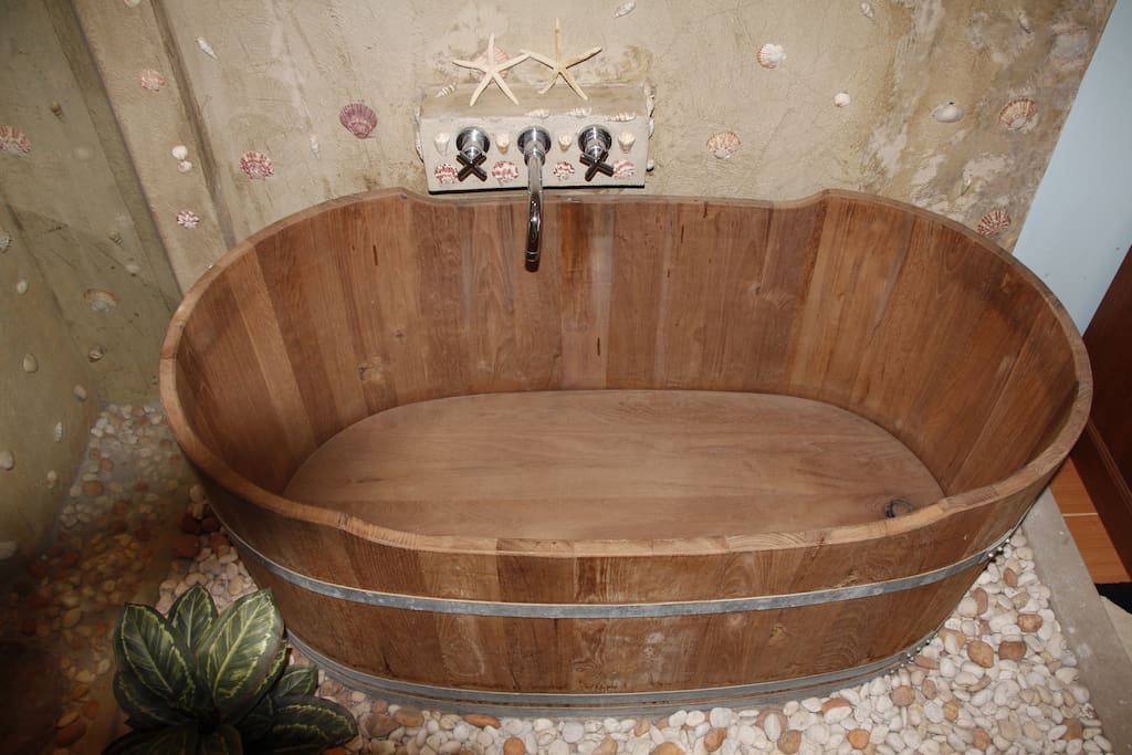 Teak wood bathtub in your room is built for two ;-)