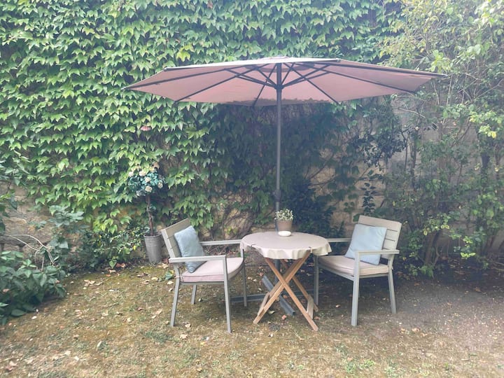 A beautiful garden 10 minutes from Paris