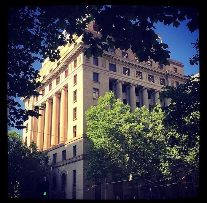 A beautifully restored slice of Melbourne History. You have a rare opportunity to stay in one of Melbourne's treasured heritage listed 1926 buildings.