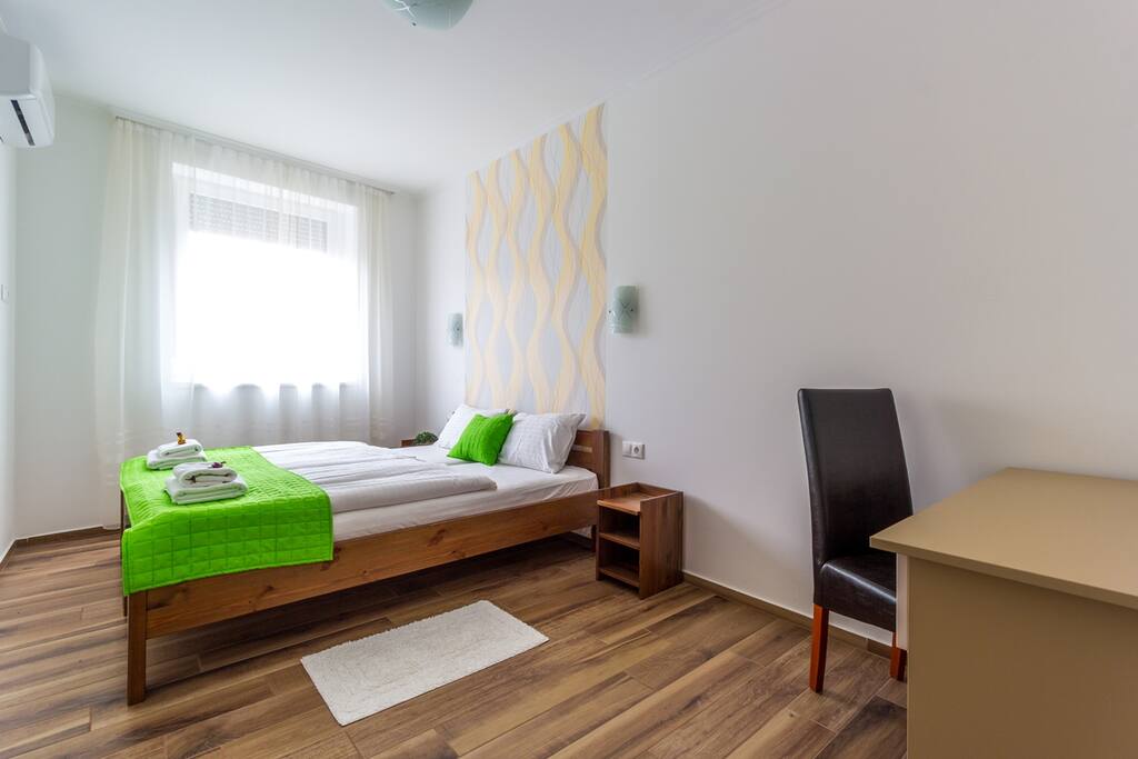 Az apartmanban biztosítunk ágyneműt, törölközőt, valamint konyharuhát. – – itt: Aqualiget-Apartmanház