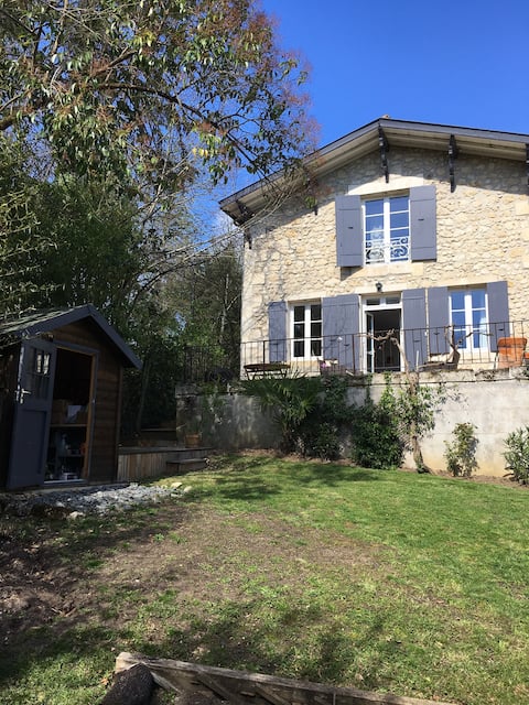 Pretty stone house near Bordeaux