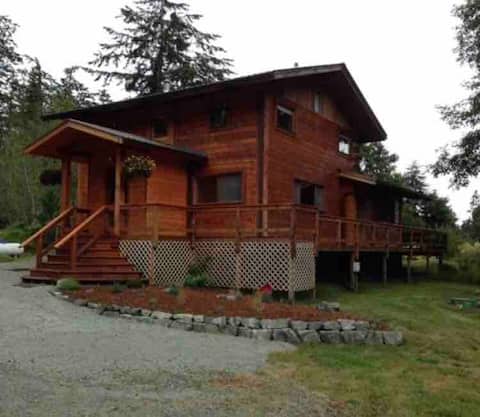 Charming Family Cabin W/ Hot Tub -Near State Parks