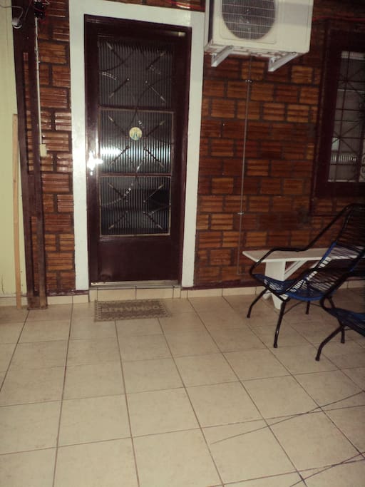 varanda e porta de entrada
