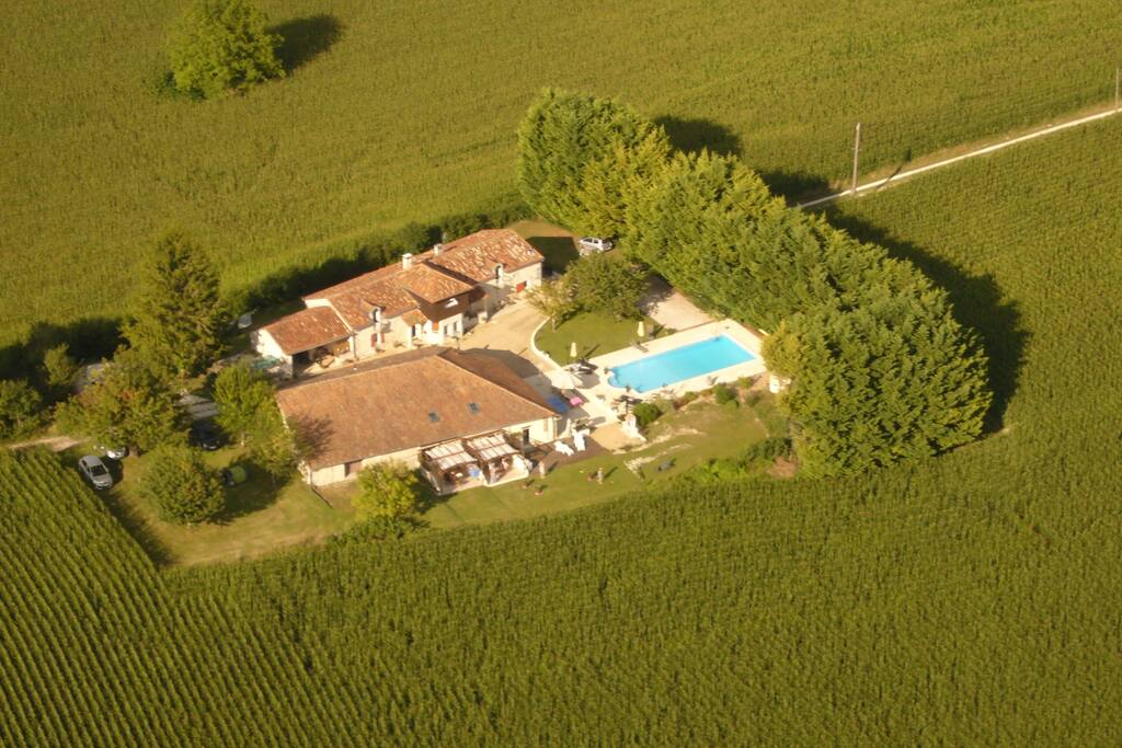 Au calme de la campagne mais proche des commodités.