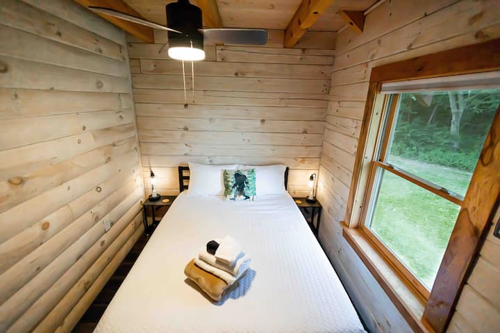 Bedroom 2/2 each has:
Queen Sized Mattress 
Ceiling Fan
Blackout Curtains
Touch Lamps with USB plug
Clothing Rack & Hanging Rod 