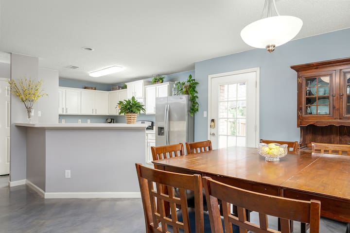 Symphony Home – Stockyards, AT&T, Globe Life Field gallery image 5