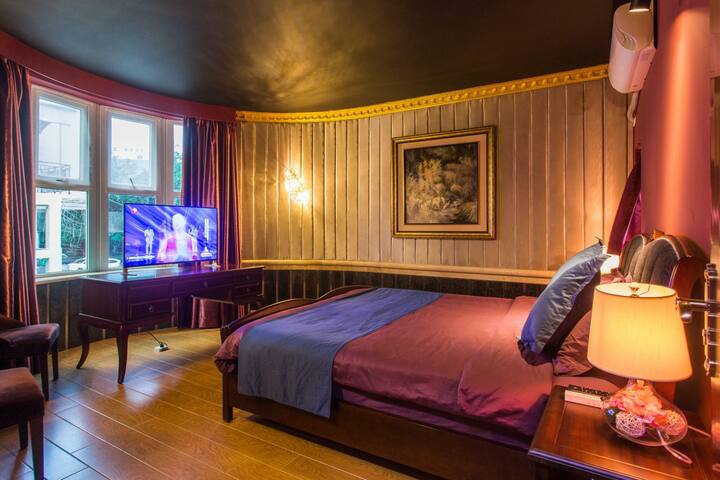 《送海棠湾免税店接送》大东海别墅单间 意大利风格装修 别墅 进口五星级酒店床品 超舒适 周边配套齐全