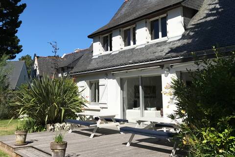 Large family home. Beach and shopping on foot