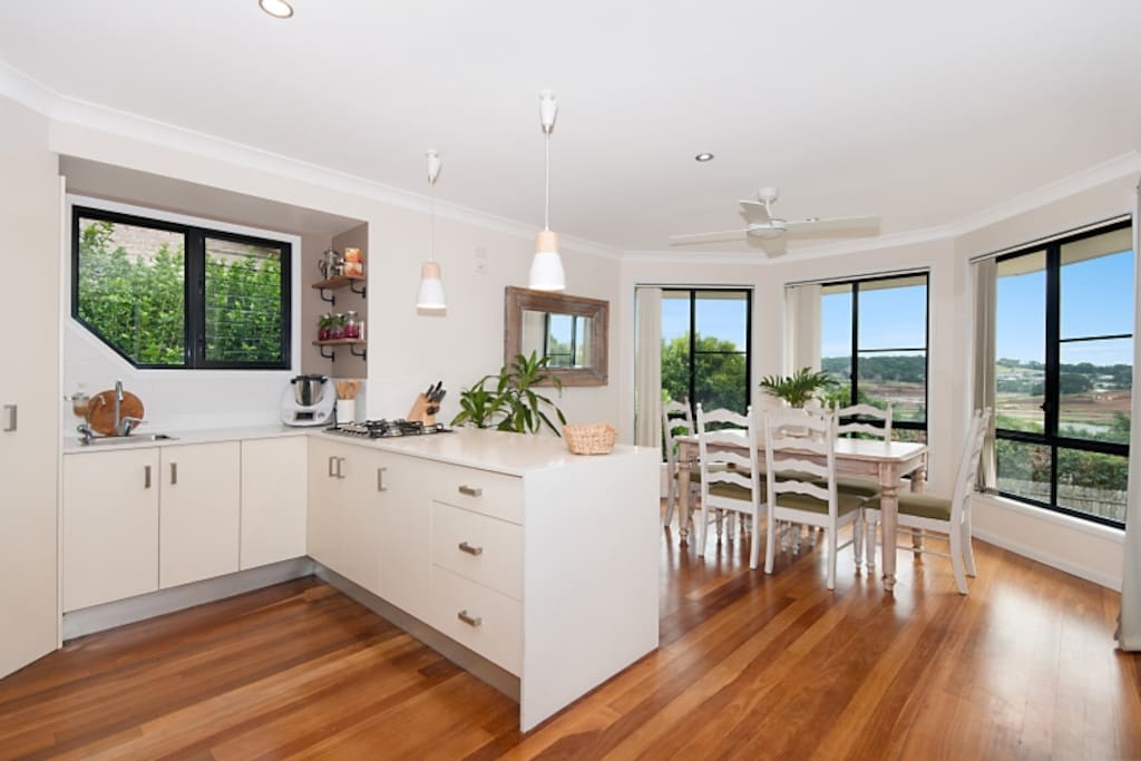 Kitchen & dining.