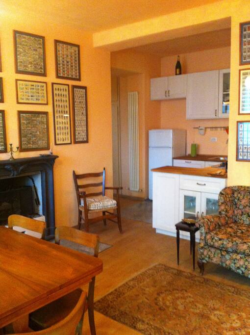 soggiorno con camino - living room with fireplace