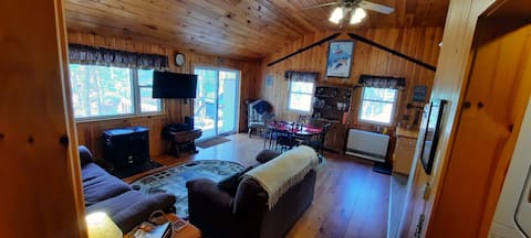 Successful Airbnb property: Cabin retreat just steps from adventure in Bethel / Sunday River