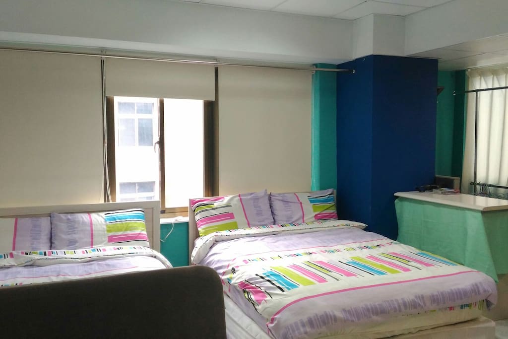 Lightful and spacious room with 3 beds 2 toilets/ 特大空間3床2衛大套房