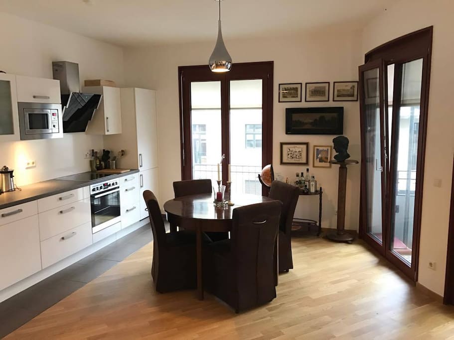 Küche und Esszimmer