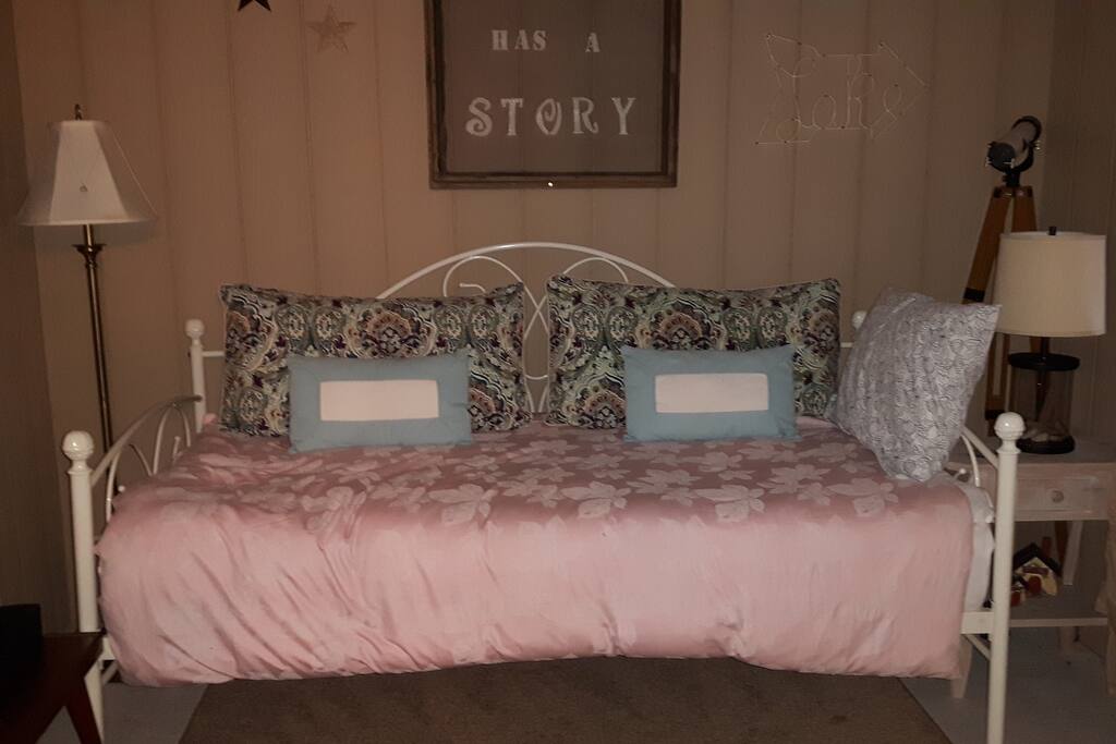 Boy this sure looks cozy.