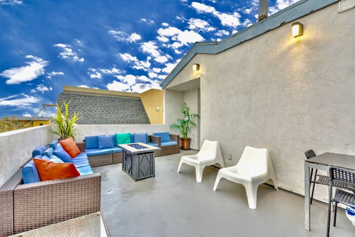 Oceanview Triple Deck w/ Huge patio Steps to Sand! gallery image 4