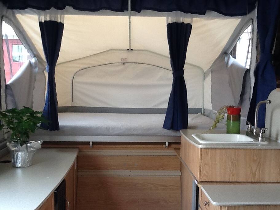 1 double sized bed
Sink