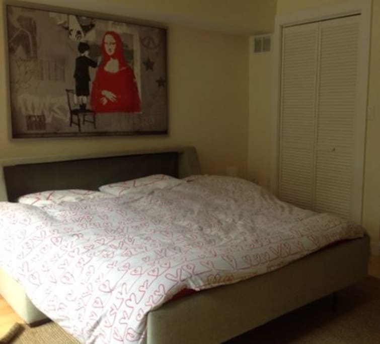 Memory foam queen size bed
