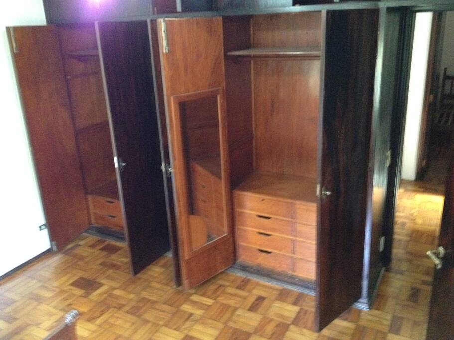 Armário embutido de um dos quartos de locação!!! =)