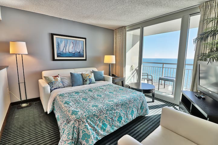Luxury Condo/Two Direct Oceanfront Balconies/Pools