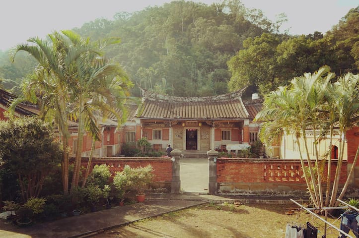 Double room. Tianbian century courtyard (Luo House College)