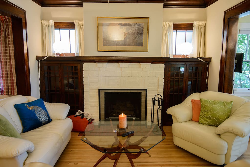 Wood-burning fireplace: "We enjoyed gathering around the fire on the cold Minnesota nights." Harlan, *****