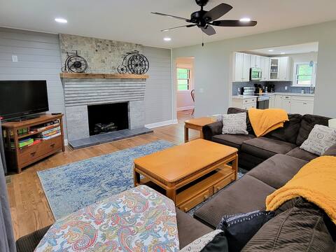 Home in Penrose, minutes from Dupont State Forest!