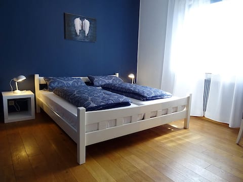3 Zi.Whg./65sqm/Kitchen/Bath/Balcony/Erker Rondell