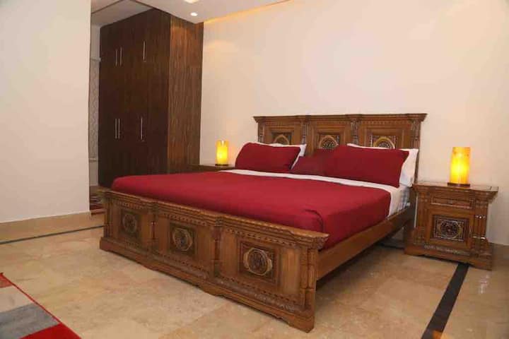 Dormitorio con vestidor