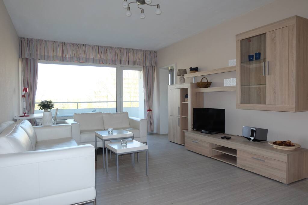Wohnzimmer mit Balkon