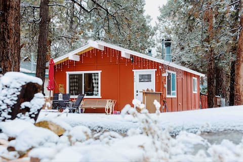 Cute & Cozy Cabin w/ Large Deck & Front Yard