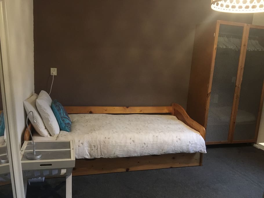 Eénpersoons bed met mogelijkheid tot extra bed